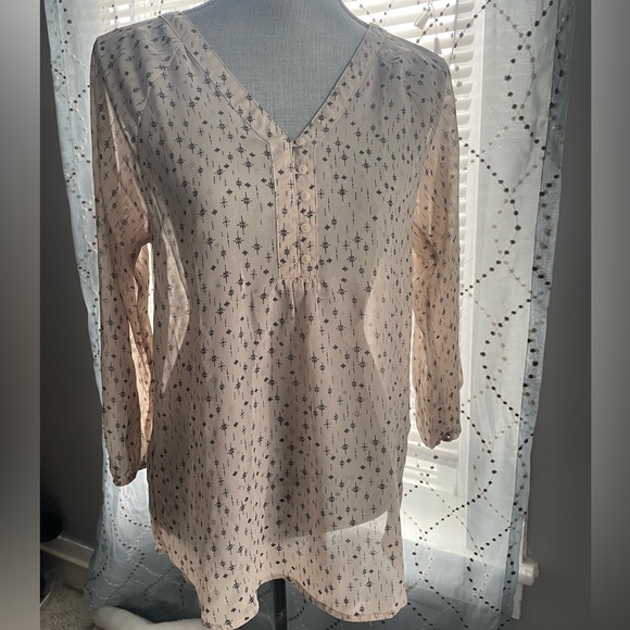 Maurices Tops - Maurice’s Cream Patterned V-Neck Top